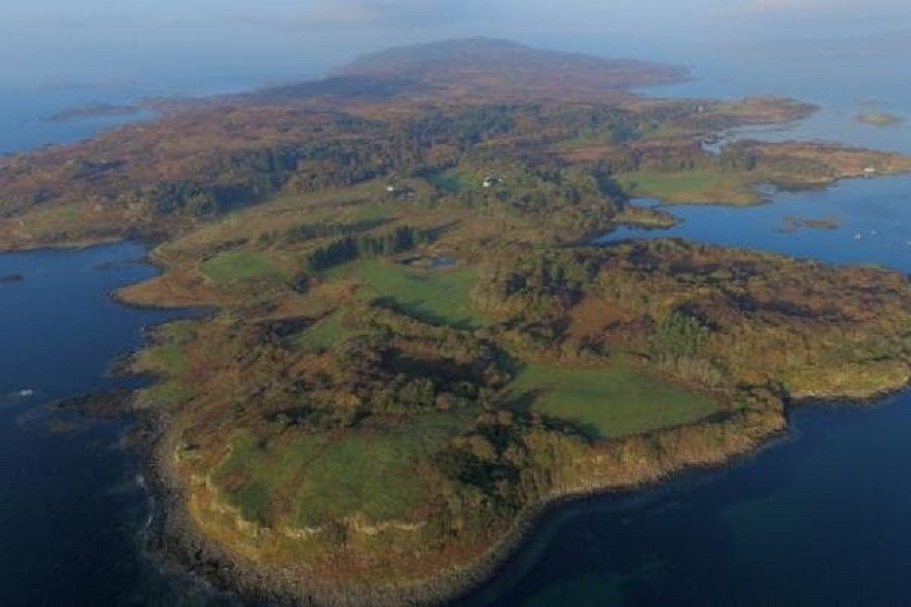 შოტლანდიაში კუნძული იყიდება