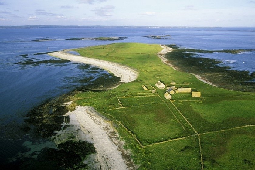 საფრანგეთის ხელისუფლება კუნძულზე ცხოვრების მსურველებს ეძებს